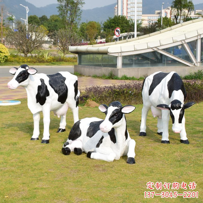 西安玻璃钢奶牛雕塑给环境带来美丽