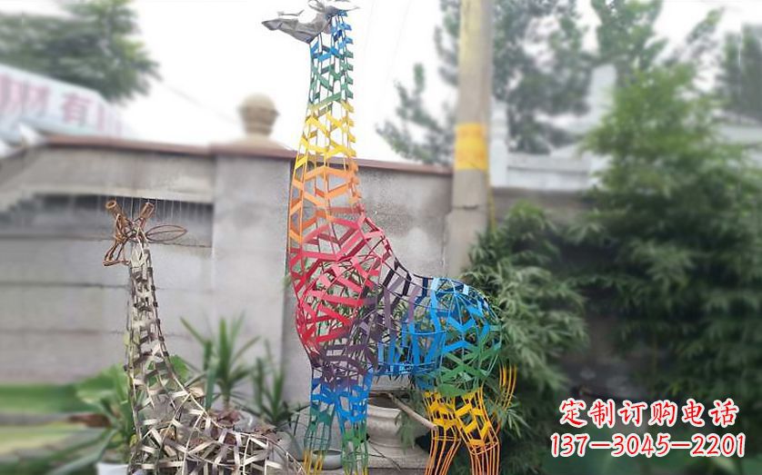 西安不锈钢长颈鹿雕塑把自然美景带入室内