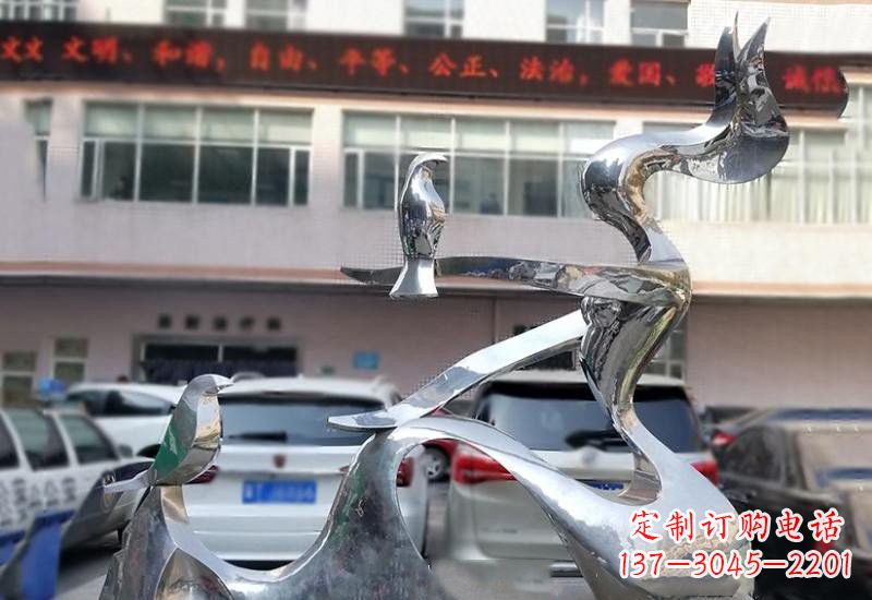 西安表达和平的不锈钢鸽子雕塑