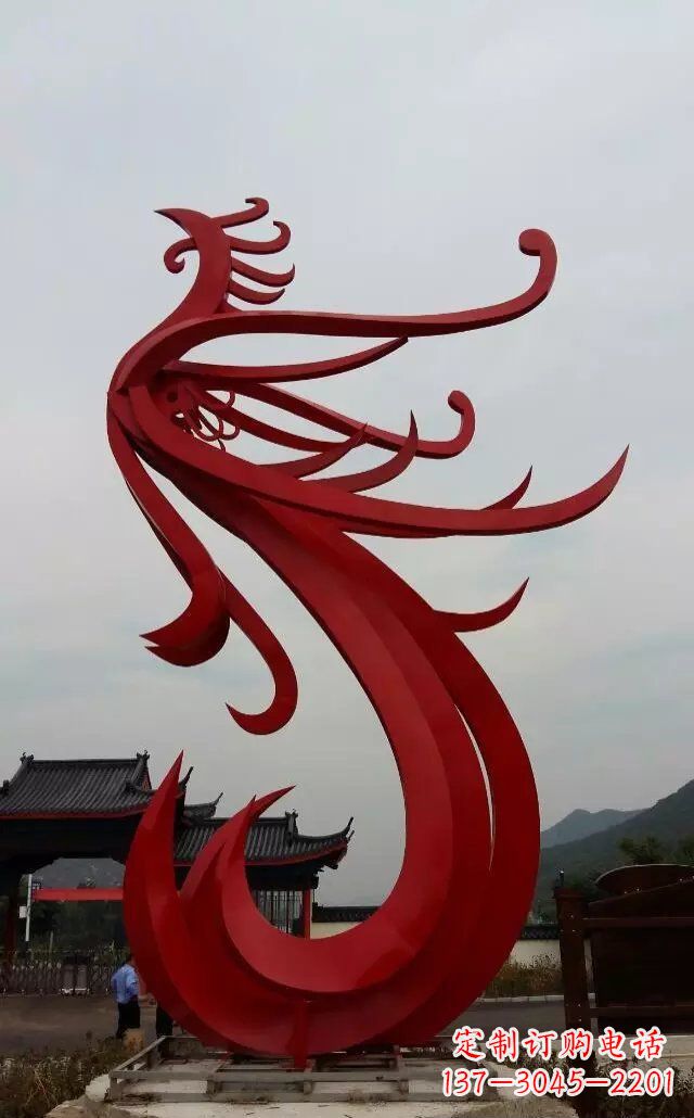 西安凤凰雕塑象征着和平与繁荣