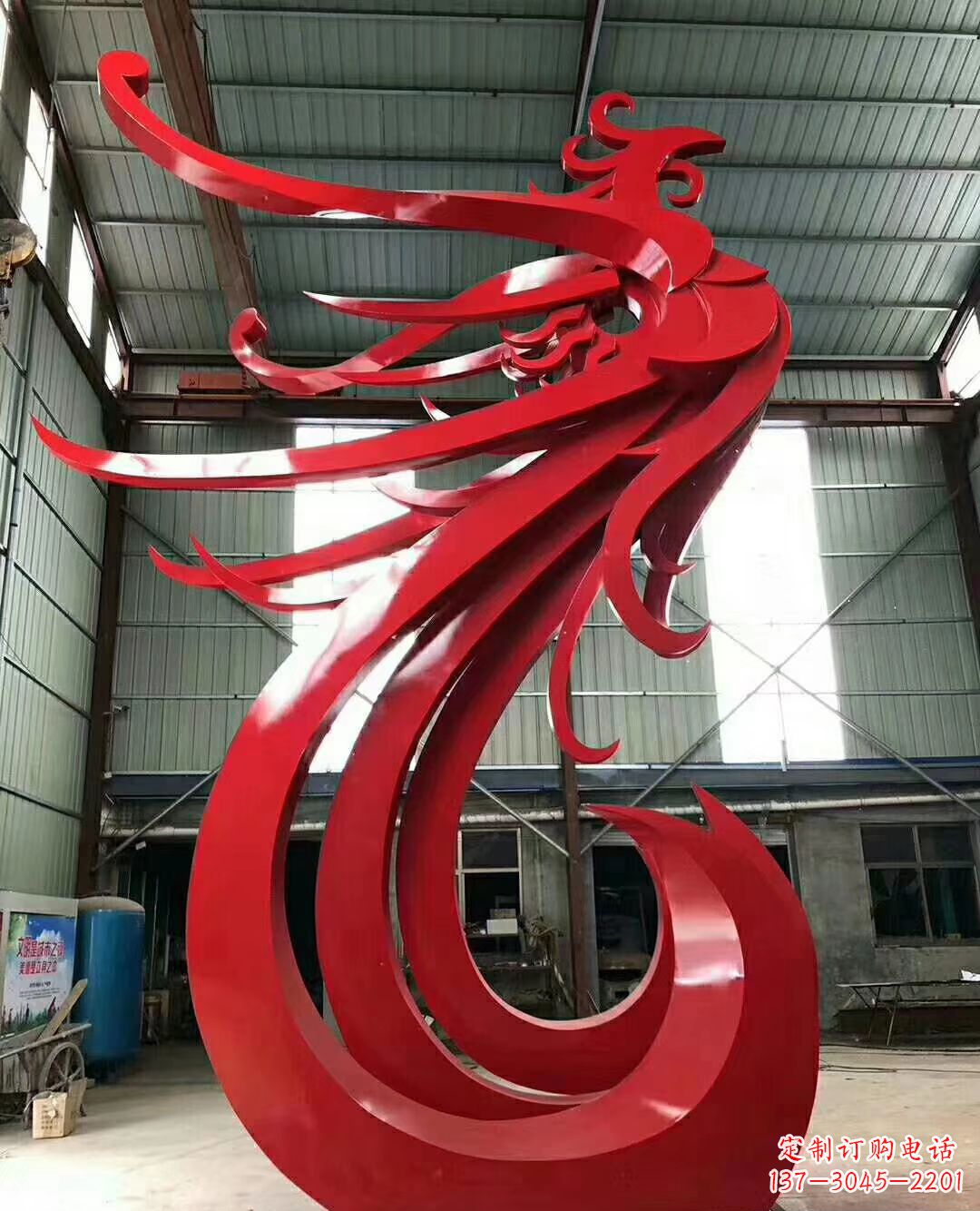 西安不锈钢凤凰雕塑象征着新生的力量