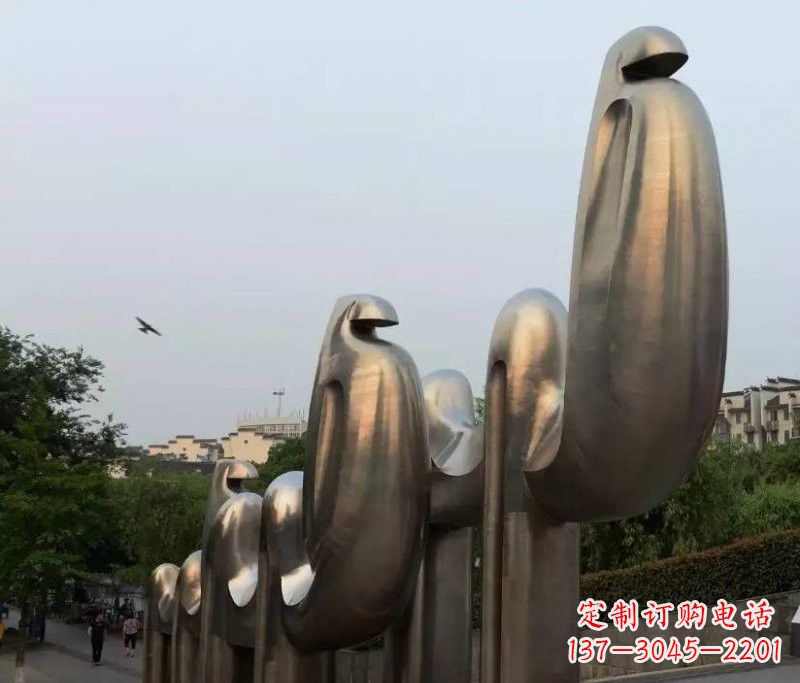 西安不锈钢广场抽象骆驼雕塑