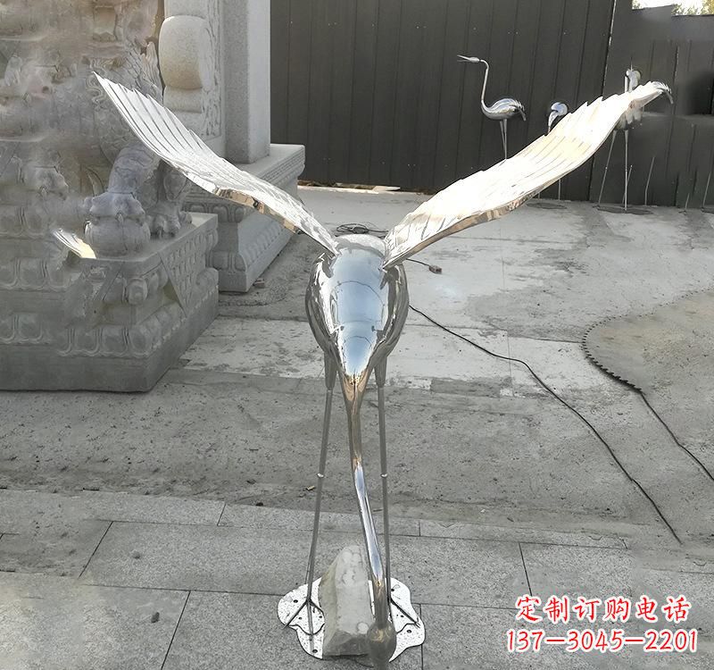 西安不锈钢仙鹤雕塑美丽与坚固并存