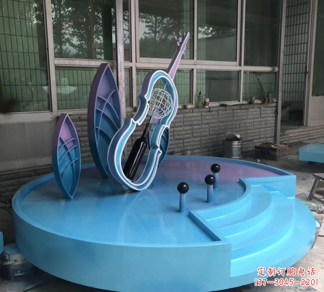 西安大提琴雕塑精致的艺术瑰宝