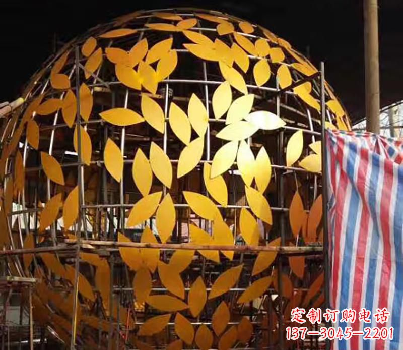 西安不锈钢树叶镂空球景观雕塑
