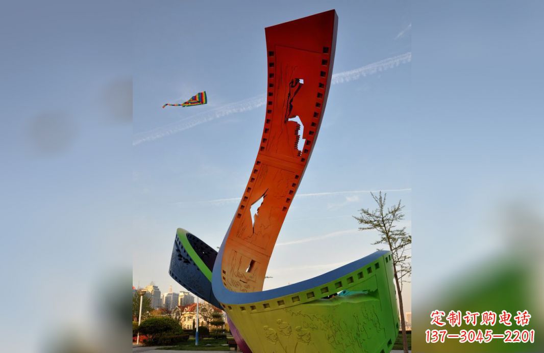 西安不锈钢五彩胶卷广场景观雕塑