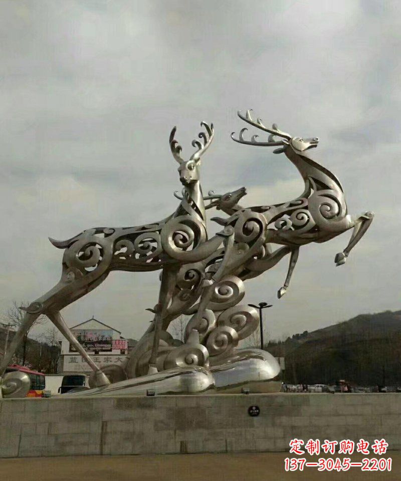 西安梅花鹿雕塑——祥云梅花鹿广场的标志