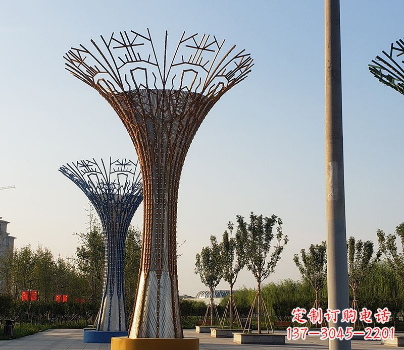 西安城市景观的点缀——不锈钢树叶雕塑