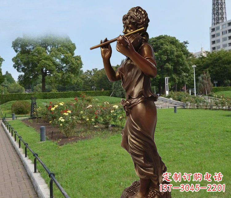 西安美女雕塑把美景变成静物