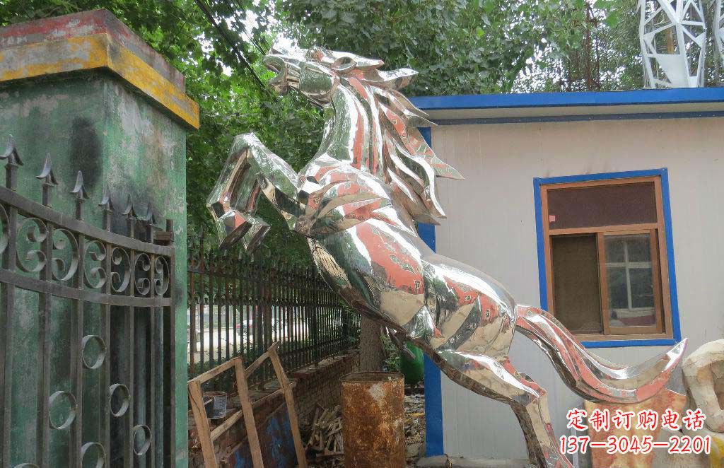 西安优雅凌厉的不锈钢奔跑马雕塑