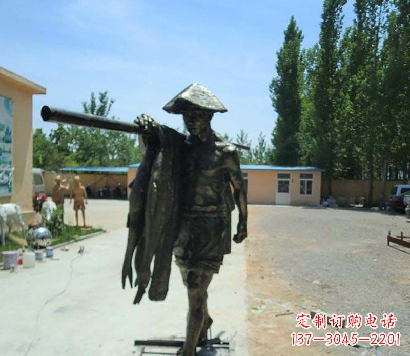 西安传承古老文化的渔民雕塑