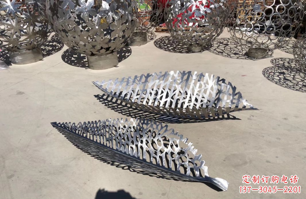 西安中领雕塑-树叶镂空景观雕塑