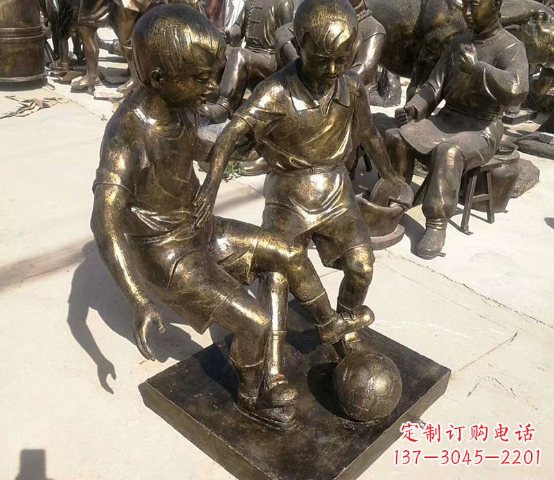 西安踢足球的儿童铜雕