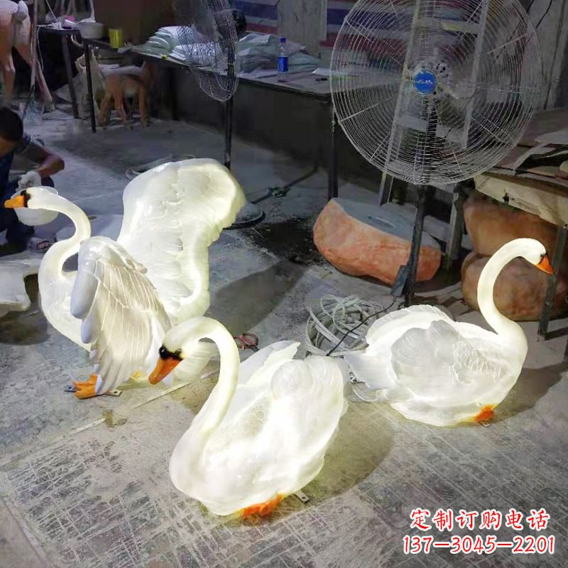 西安小区园林草坪发光天鹅景观雕塑摆件