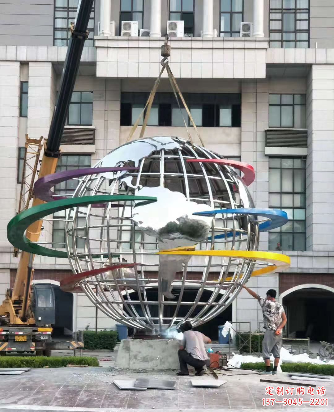 西安校园彩色不锈钢地球仪雕塑