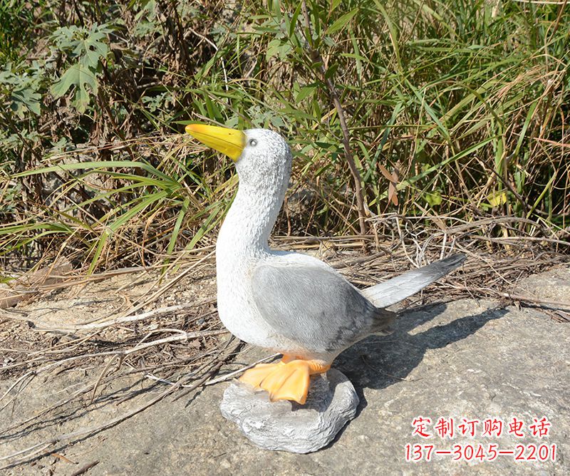 西安学校雕塑和平鸽