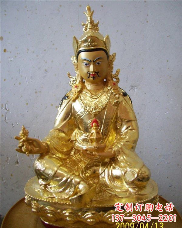 西安铸铜贴金藏佛莲花生大士雕塑